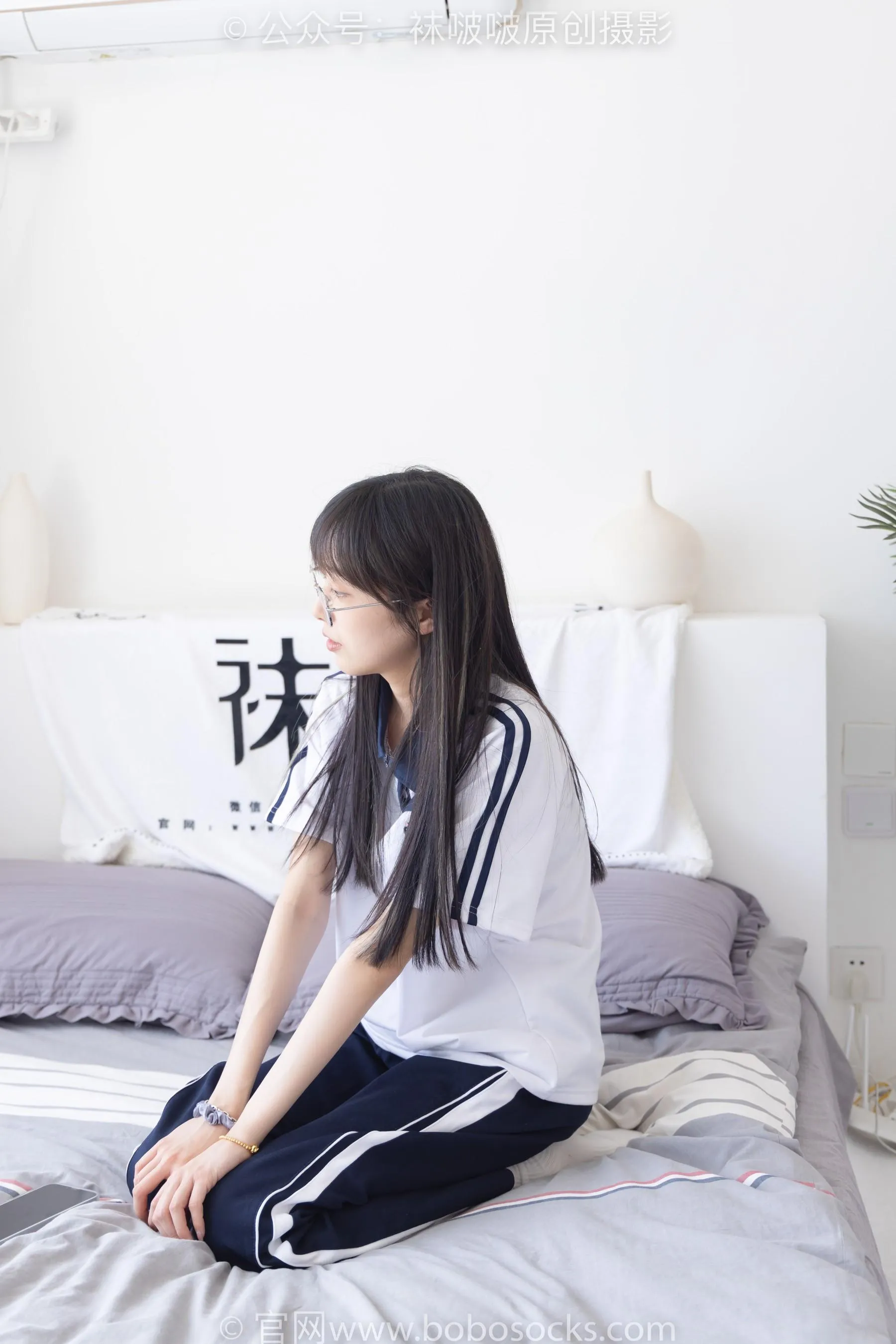 [BoBoSocks袜啵啵]NO.207 稚予-aj板鞋、白棉袜、油亮白丝、校服裤里丝 [87P]插图6